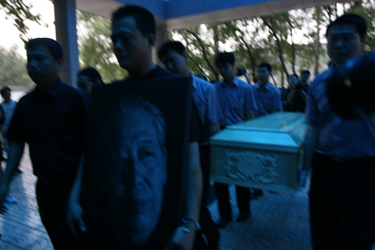 请问长辈的老丈人去世了如何安慰