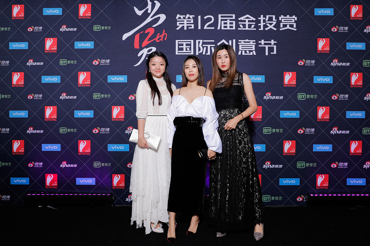 张小斐事业分流后的争议：从巅峰到口碑下滑