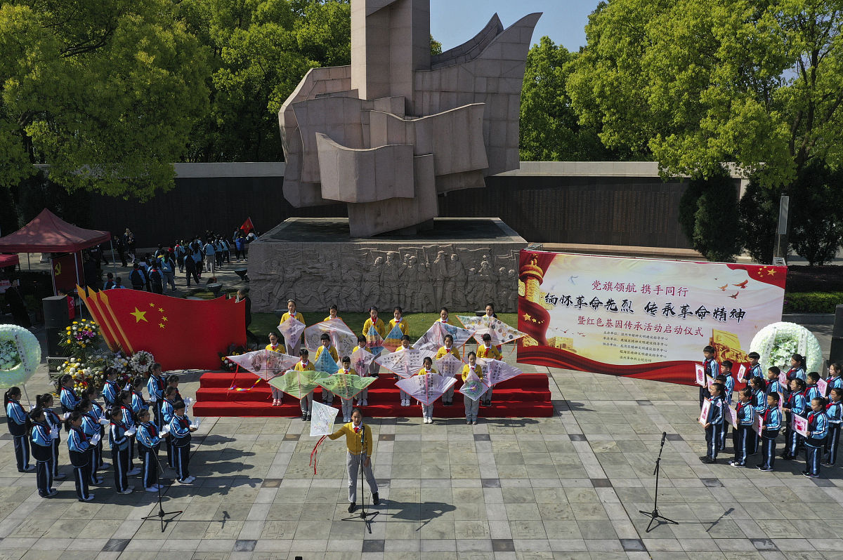 十首关于革命烈士的诗