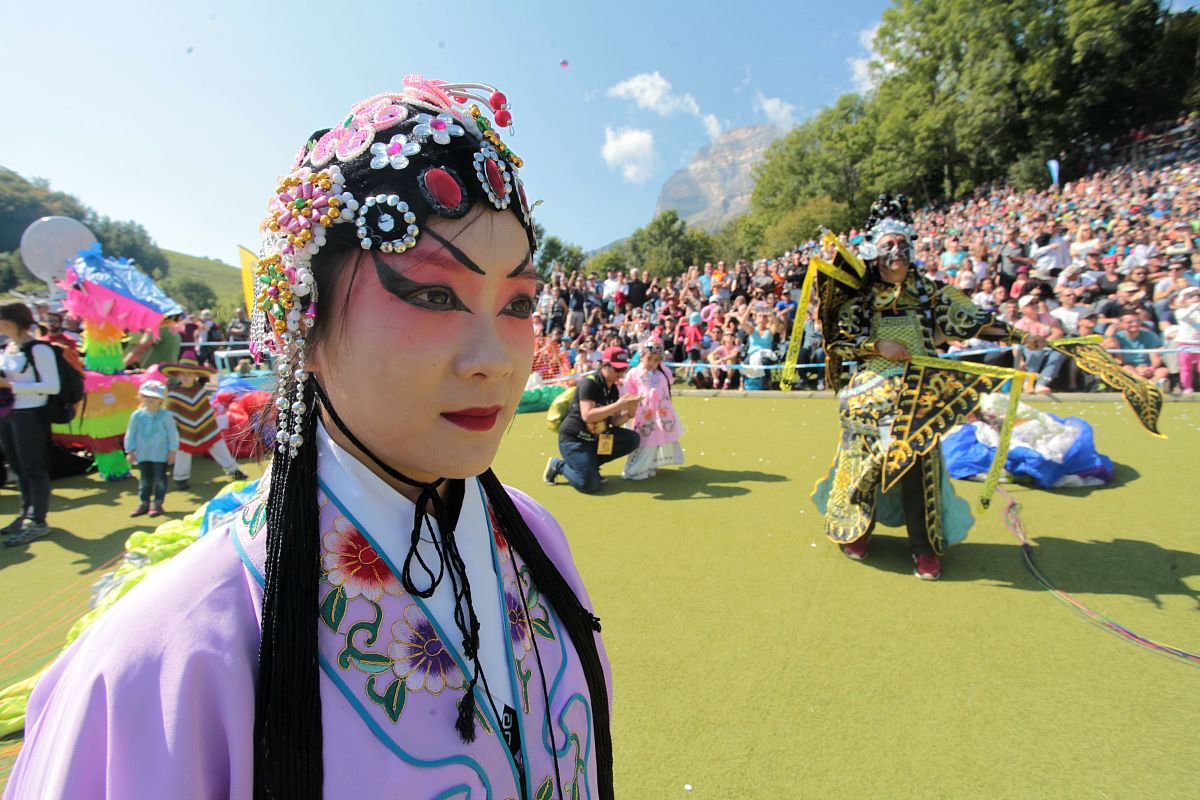 20个形容追逐梦想的成语，点燃你的雄心壮志！