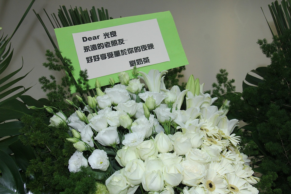写一首快乐情歌附上作品简介