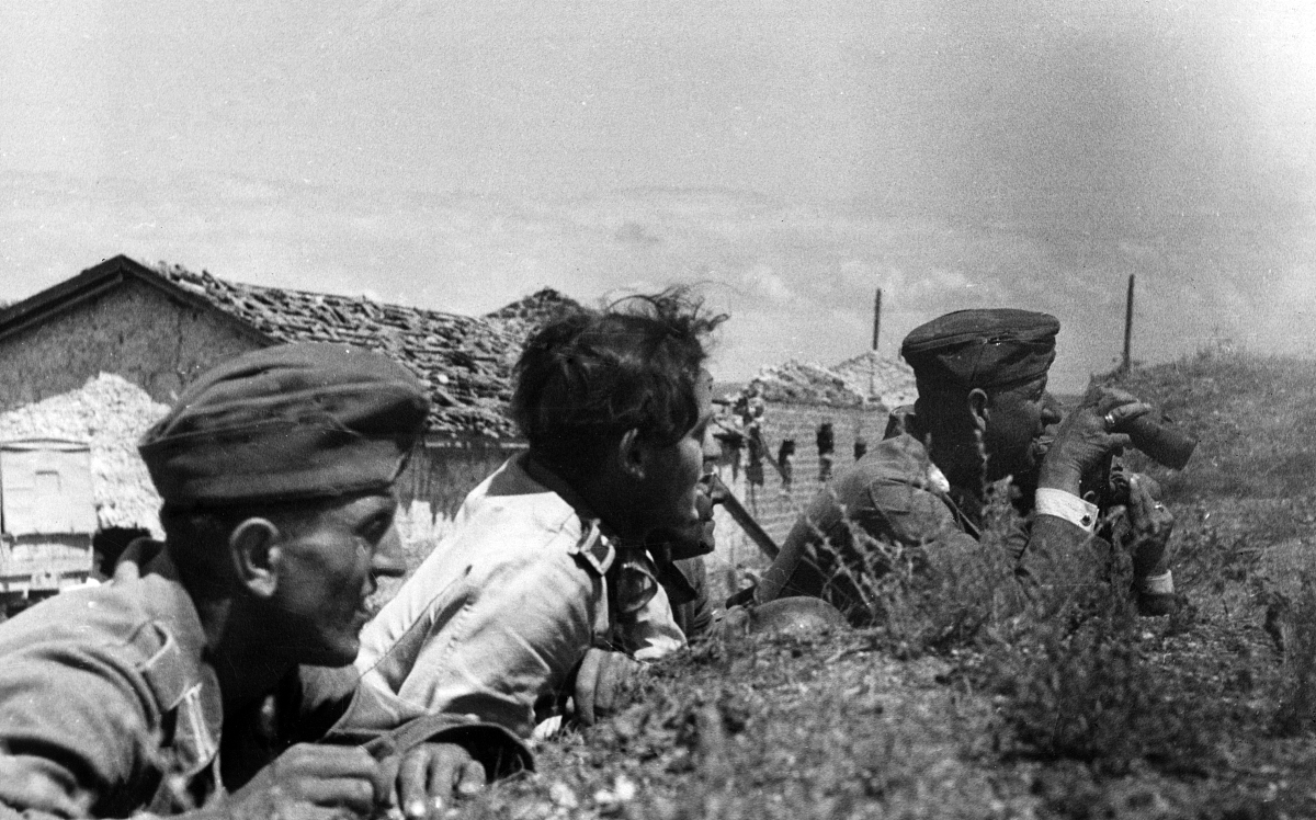 《志愿军：雄兵出击》：重温历史，致敬英雄——一部感人至深的战争史诗