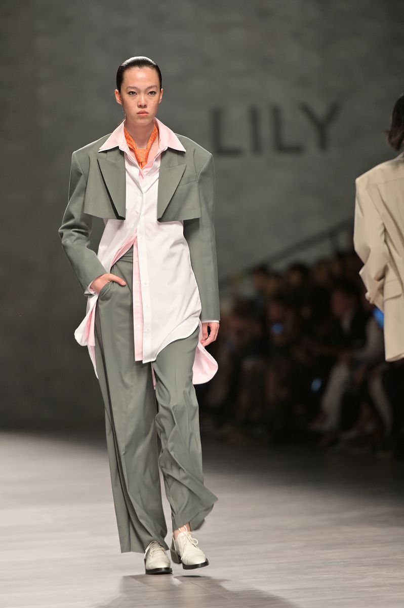 Burberry 再塑经典：Daniel Lee 第二场时装秀引领品牌新风潮