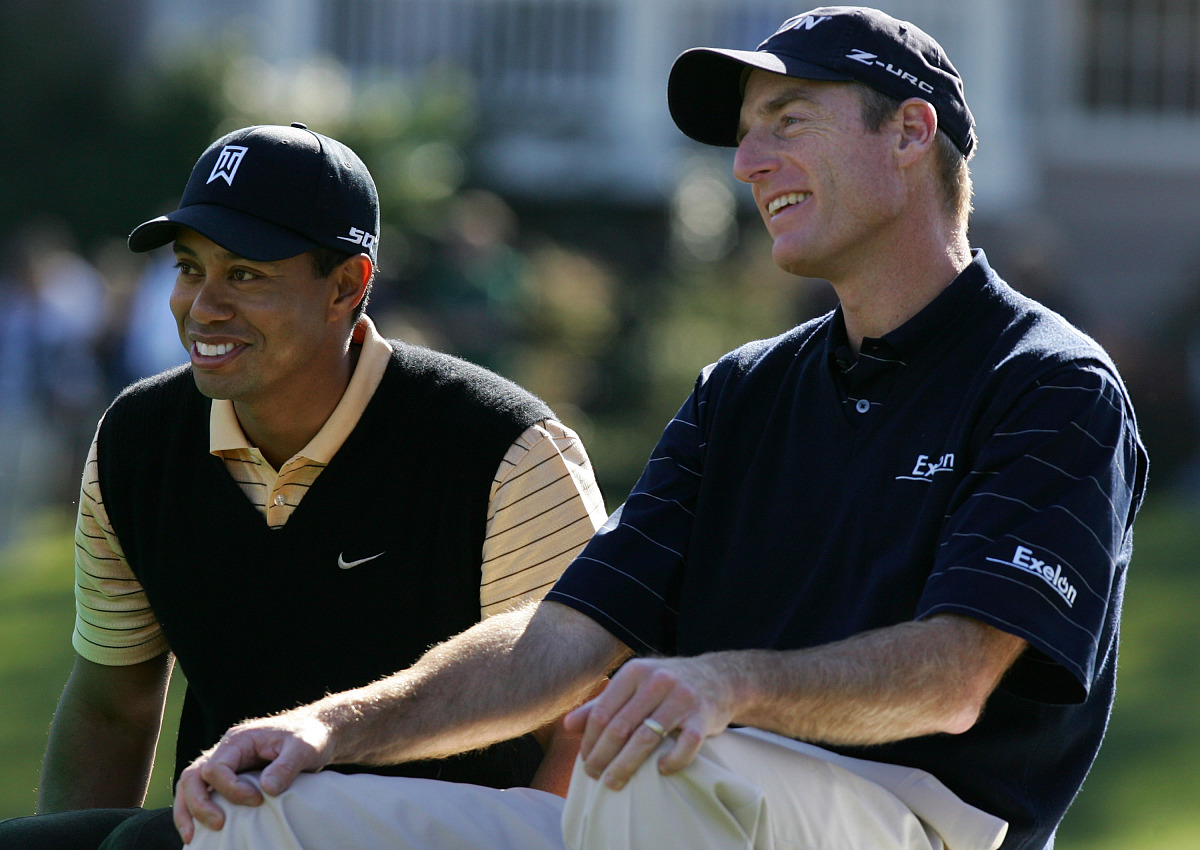 thousand   oaks ,   ca   -   december   15 :    tiger   woods   