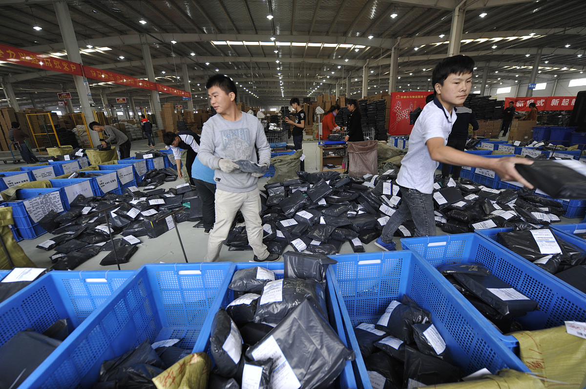 某快递公司对于邮寄的包裹有尺寸要求必须满足以下条件：每件包裹的长、宽、高之和须小于或等于200厘米且任意一边长度必须小于或等于80厘米。假设所有包裹都是长方体编写一个重复执行的程序可以实现自动判断包裹是否符合要求。具体要求如下：1用户以厘米为单位按顺序分别输入包裹的长、宽、高用户只输入大于零的数字不输入长度单位可以输入小数；分多次输入还是一次输入不做要求；2程序自动判断用户输入的包裹尺寸是否满足此