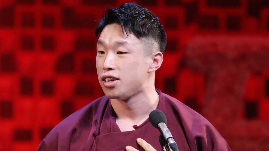 侯震吐槽烧饼怎么打扮也成不了张云雷,烧饼说德云社有一个就行了