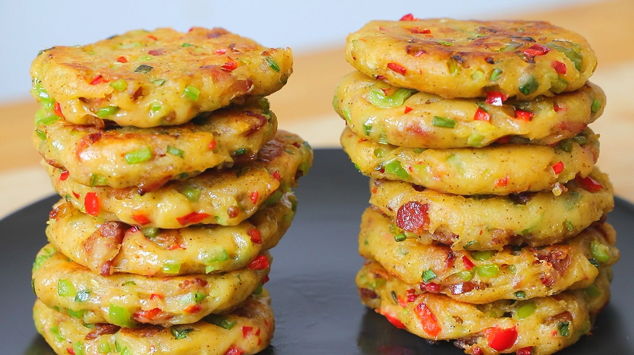 土豆饼这样做还是头一次,咬一口满嘴留香,做法还简单,好吃!