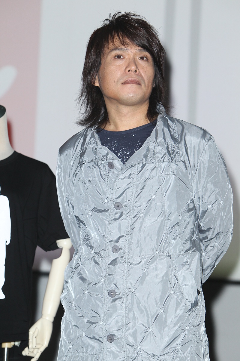 2011年10月19日,台北,摇滚天王伍佰参观台北设计展.***_*** 伍佰+++_+