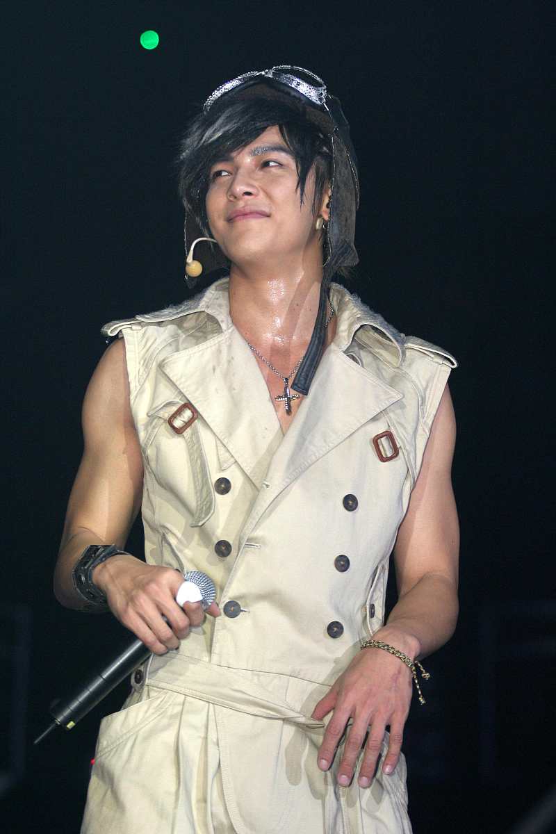 2009年4月11日,上海,飞轮海"想入飞飞世界巡回演唱会"在上海大舞台正
