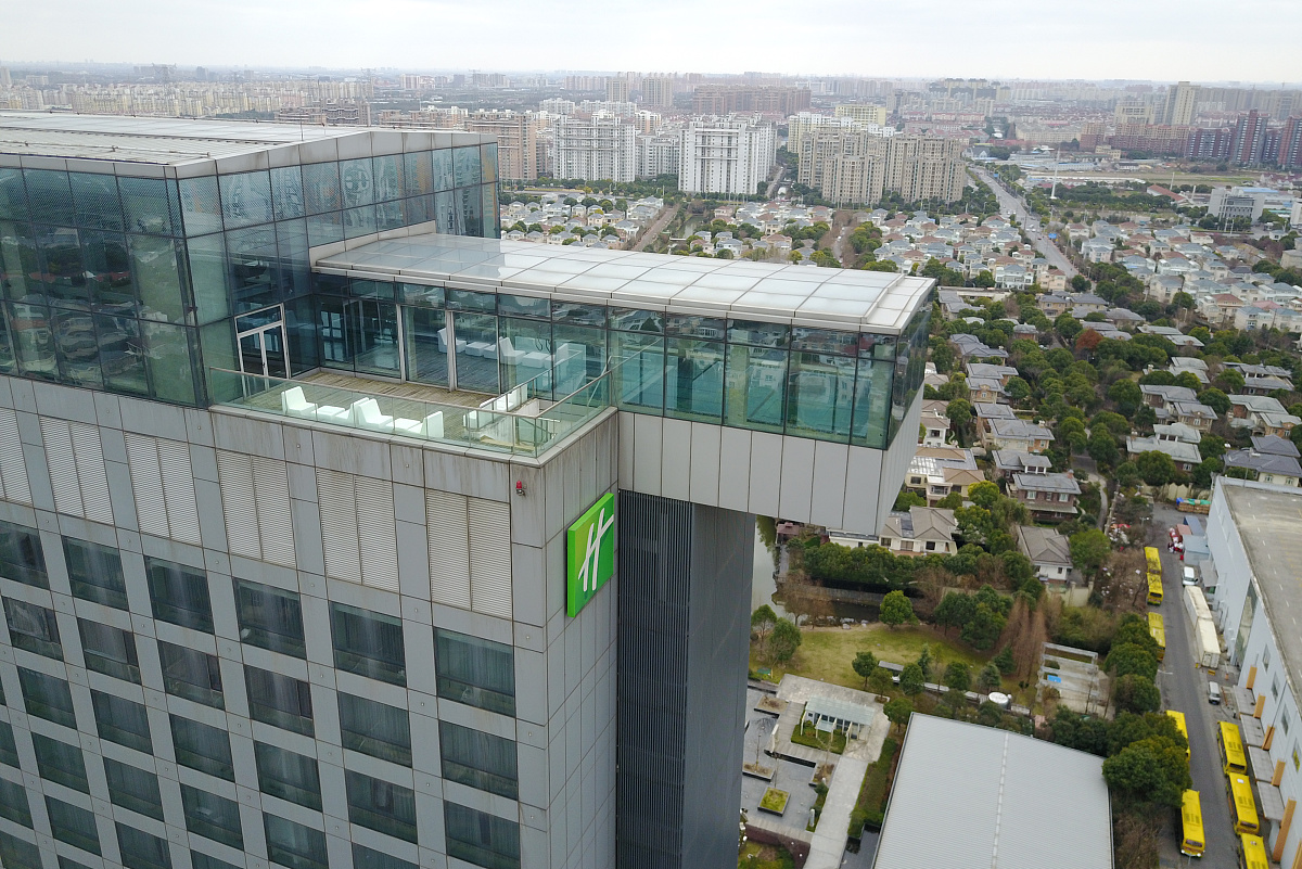 Changing planting densities will change maize canopy architecture which in turn impacts the ability to light interception and photosynthesis按照field crops research期刊的标准检查上面的句子