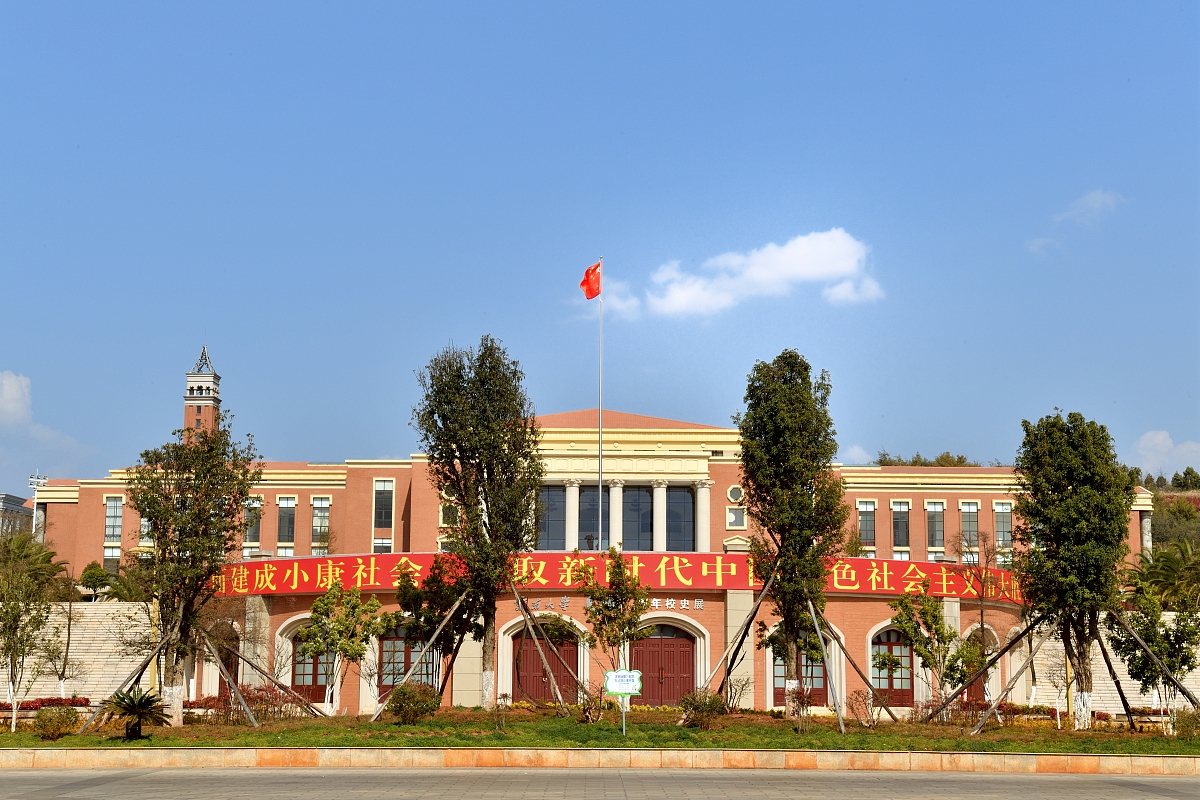 云南空乘学校昆明华西航空学校包就业吗昆明重点高铁学校