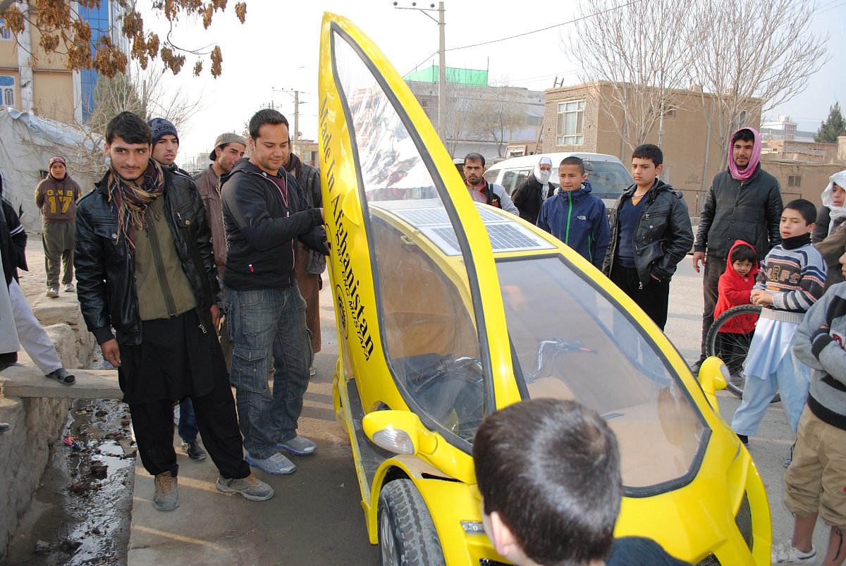 当地时间2014年12月21日,阿富汗喀布尔,摩托车机械师mustafa muhammad
