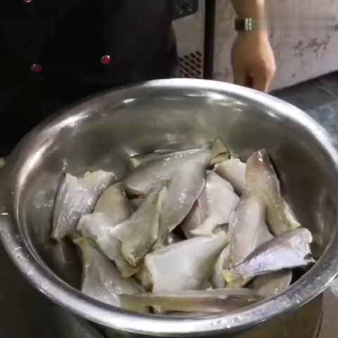 干锅耗儿鱼这样做麻辣鲜香,肉质细嫩,吃货们和开饭店的做起来
