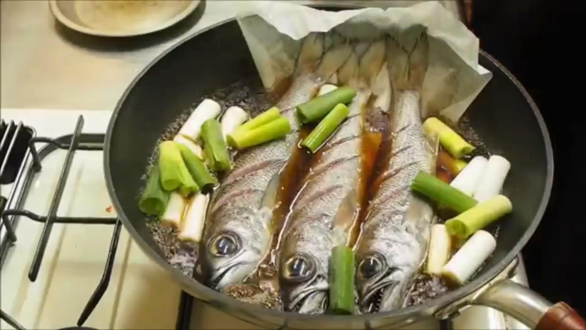 脂肪丰富味美不腥的红烧日本名鱼黑喉鱼 每箱12条批发价卖2000元