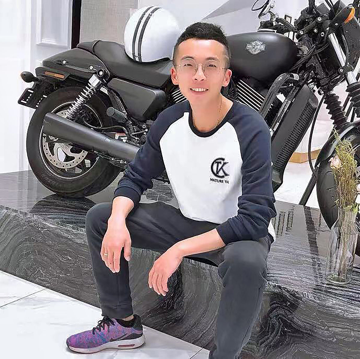 2019年3月10日,杭州.几年前的俞高洋还是个贪玩的年轻人.不是海归不是