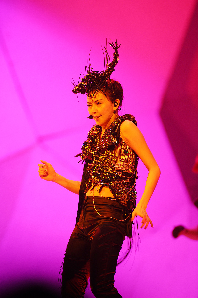 2010年2月5日,香港,孙燕姿在香港红馆举行了"答案是.孙燕姿2010世界巡