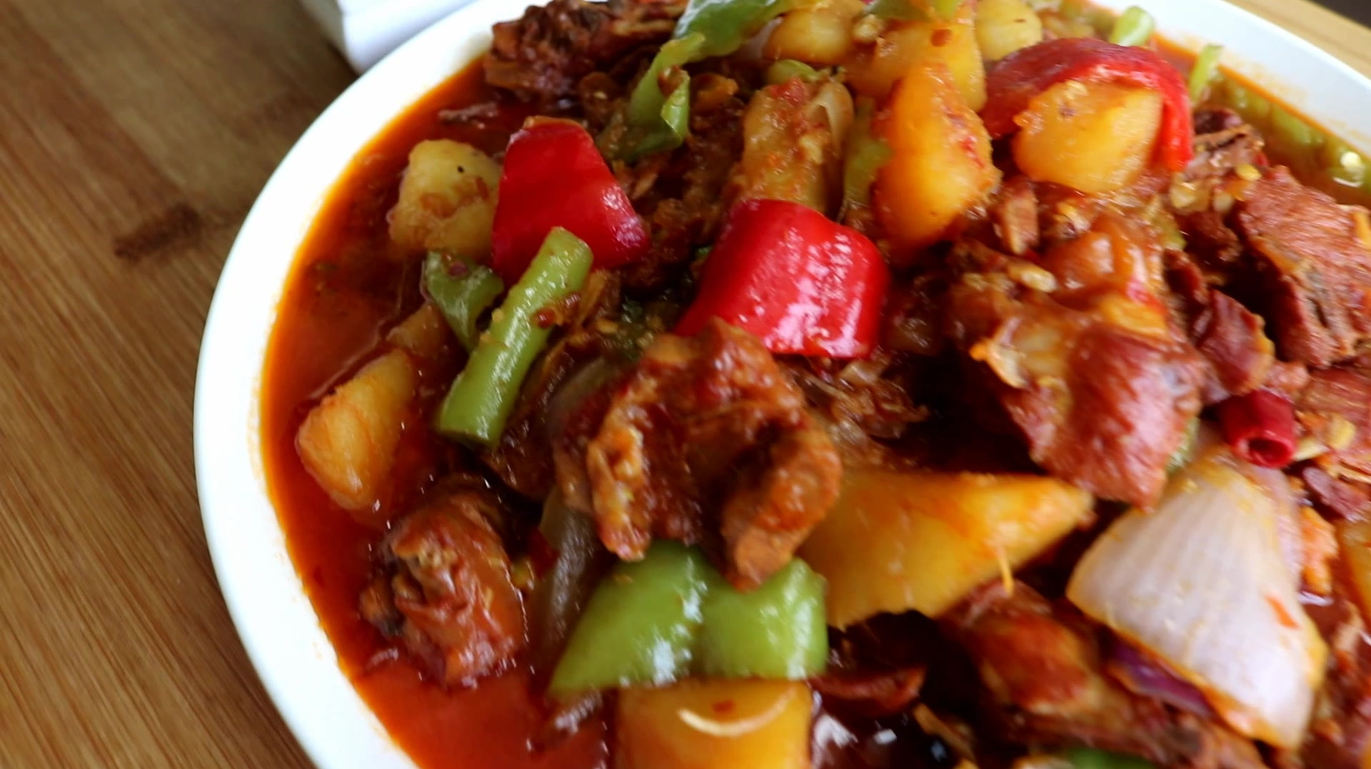 西北特色美食“大盘鸡”,西北小伙教你地道口味,特别好吃