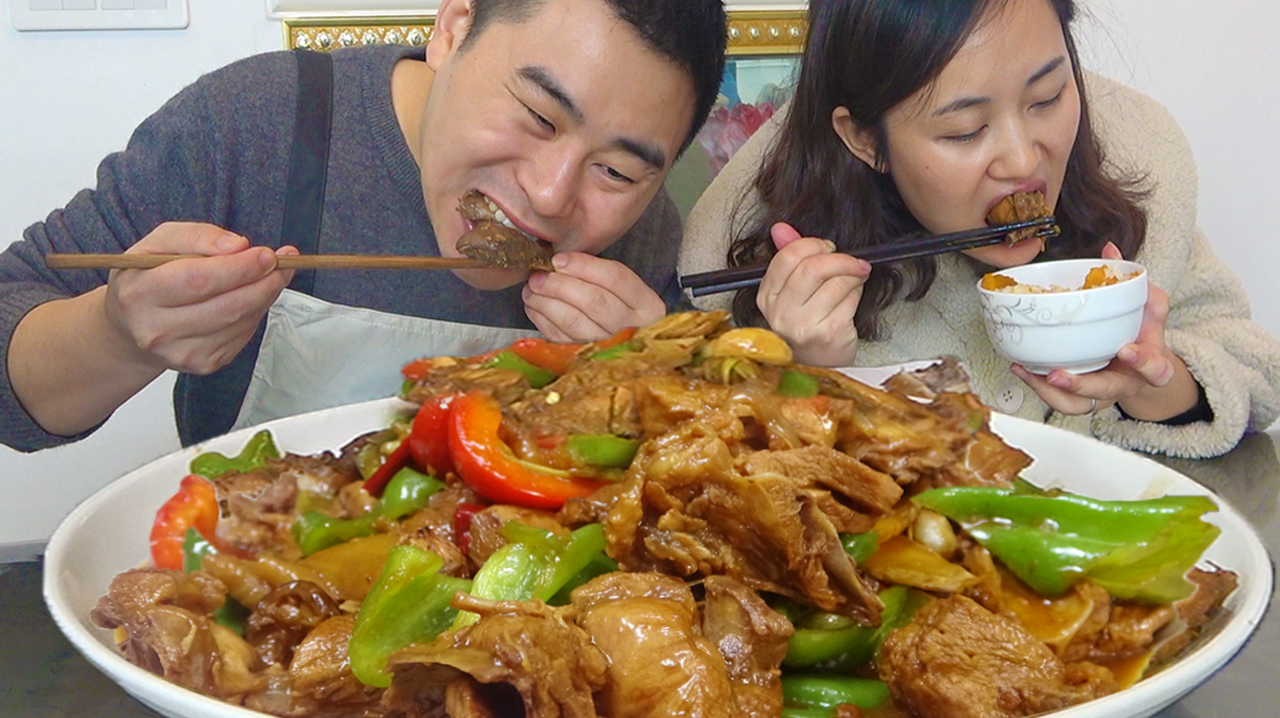 5斤公鸡焖香菇,超小厨做“小厨焖烧鸡”大块啃肉超过瘾