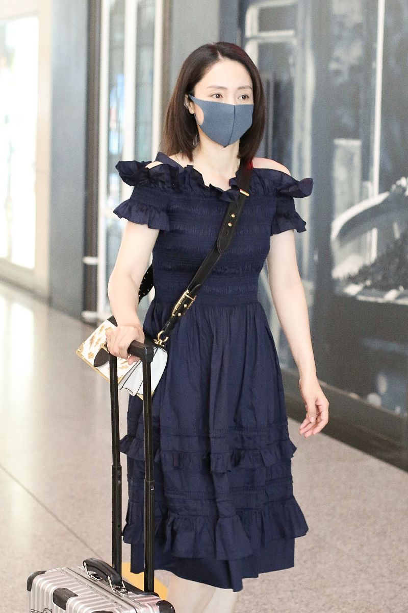 刚才手机换卡了手机没有保存通讯录那如何从微信通讯录添加到手机卡