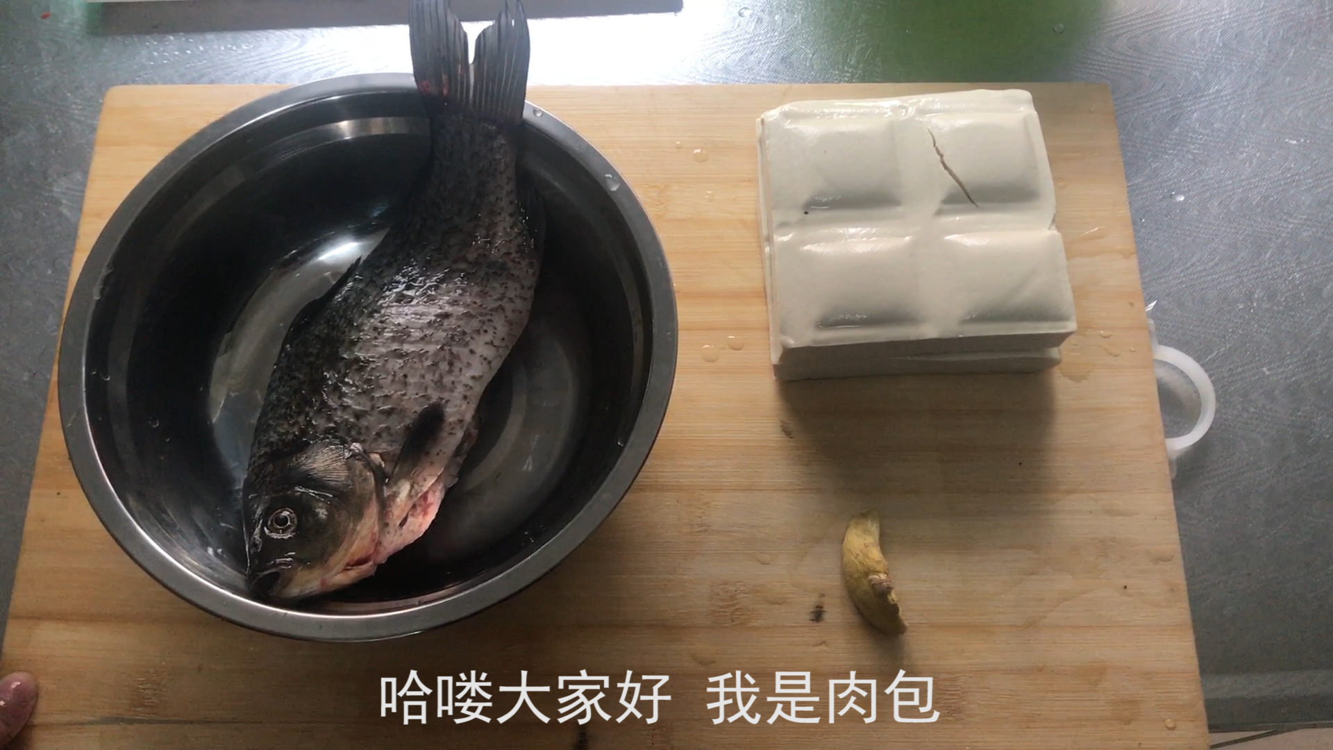 鲫鱼配豆腐,汤汁浓又白,鲜美好喝,营养丰富,产妇小孩离不了