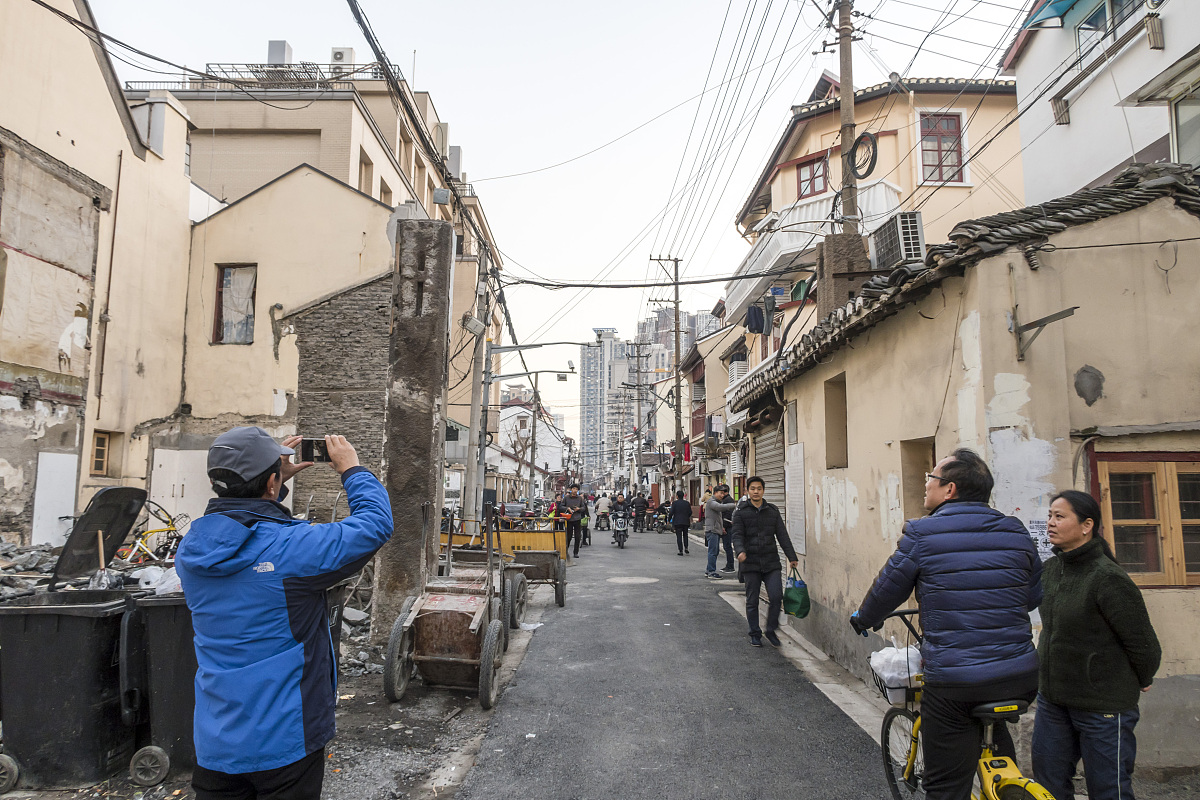 ***_***2018年1月15日,上海,黄浦区光启南路在市政道路改造拆除旧房过