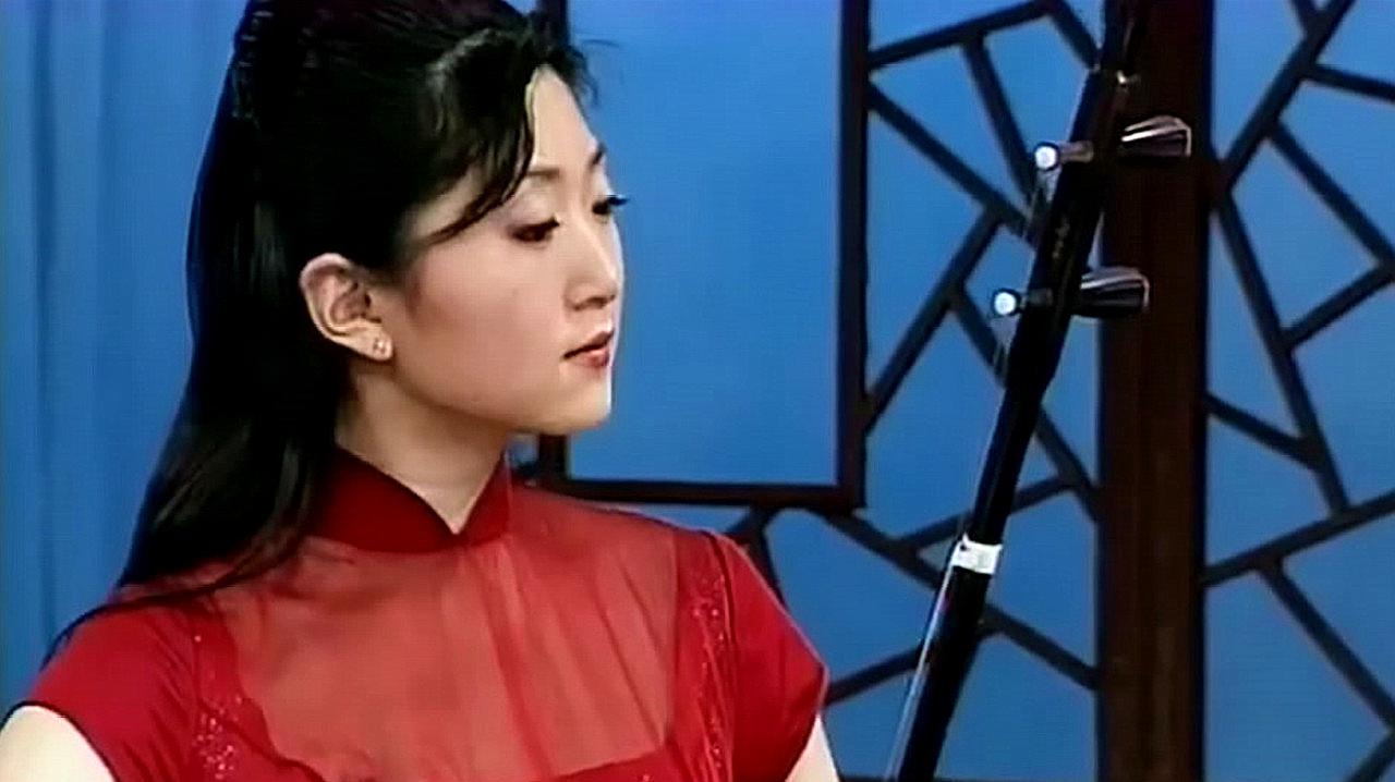 [图]二胡名曲《天山风情》,二胡女神于红梅现场演奏,好听醉了!