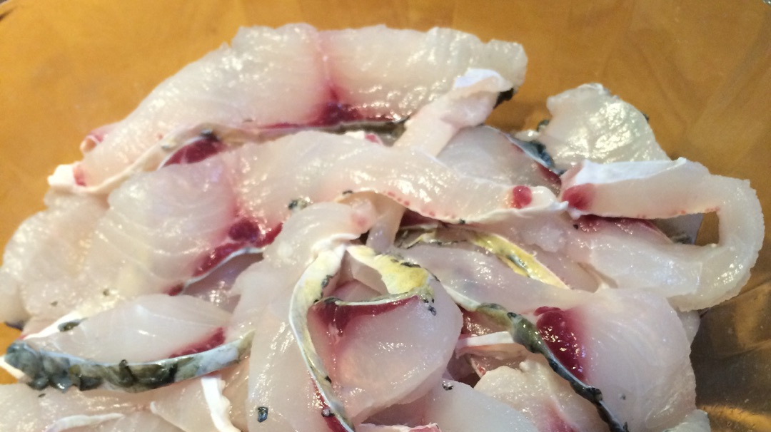 这道菜酒店一盘58,农村小伙在家做成本不到20元,两个孩子抢着吃