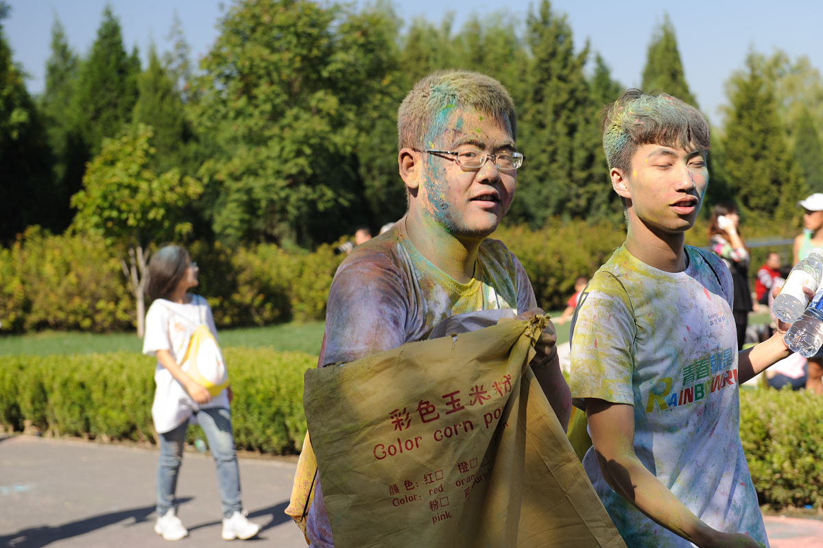 2014年09月27日,北京,昨日的雨水洗刷了北京的雾霾,9月最后一个周六的