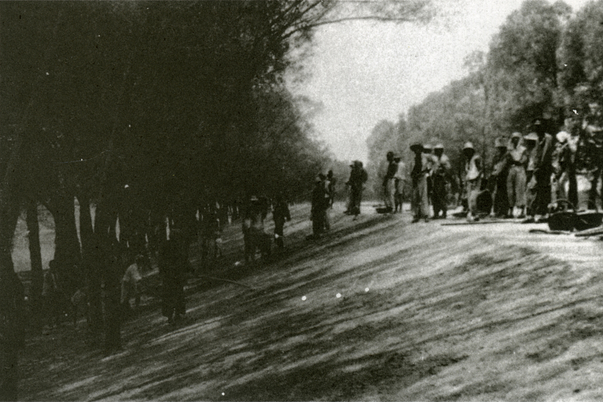 追悼词结尾愿逝者安息愿家人能够坚强勇敢地面对生活中的挑战。我们会永远怀念逝者珍惜与其相处的时光将其美好的回忆铭刻在心中。让我们一起为逝者默哀祈愿其安息。解放李家寨是什么时候