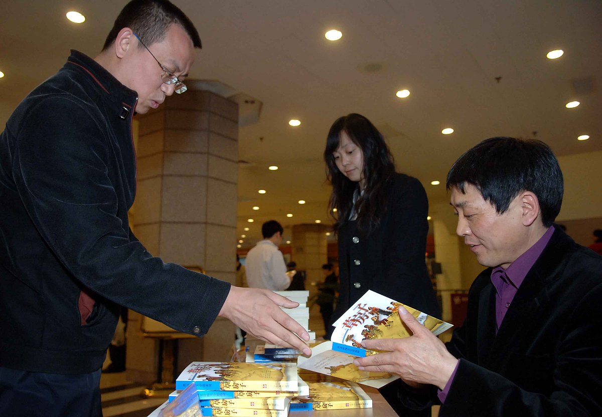 2007年4月7日,根据曹文轩同名小说改编的情景音乐剧《草房子》在北京