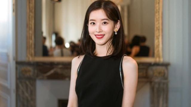 【剑桥MBA中国学生大合照曝光,26岁章泽天青春活力】奶茶妹妹”(章泽天)自从入读剑桥大学
