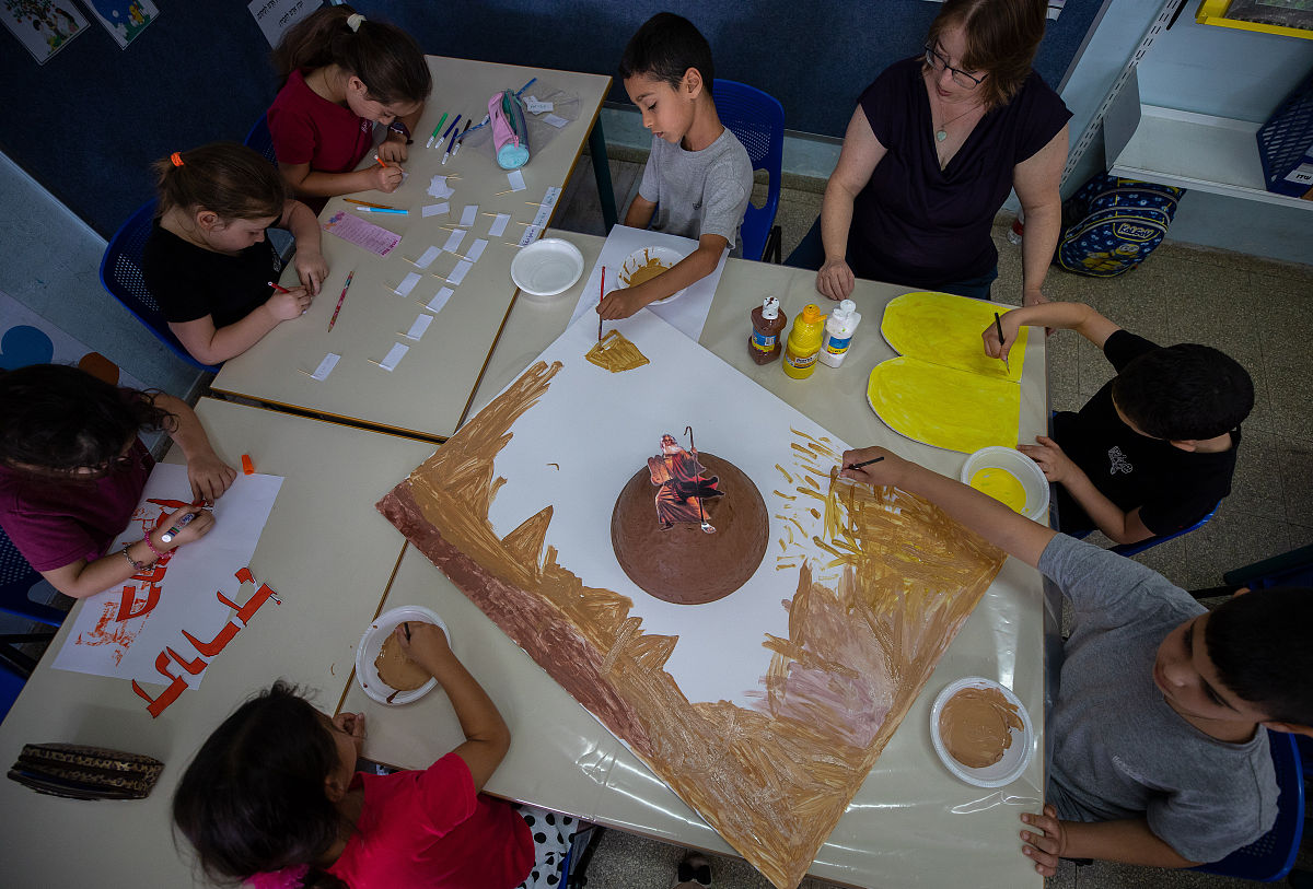 一年级打扫卫生看图写话300字 - 培养良好卫生习惯