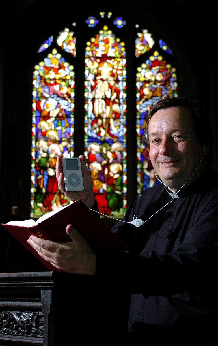 2005年8月3日,英国wrentham,尼古拉斯教堂的牧师revd leonard payne,