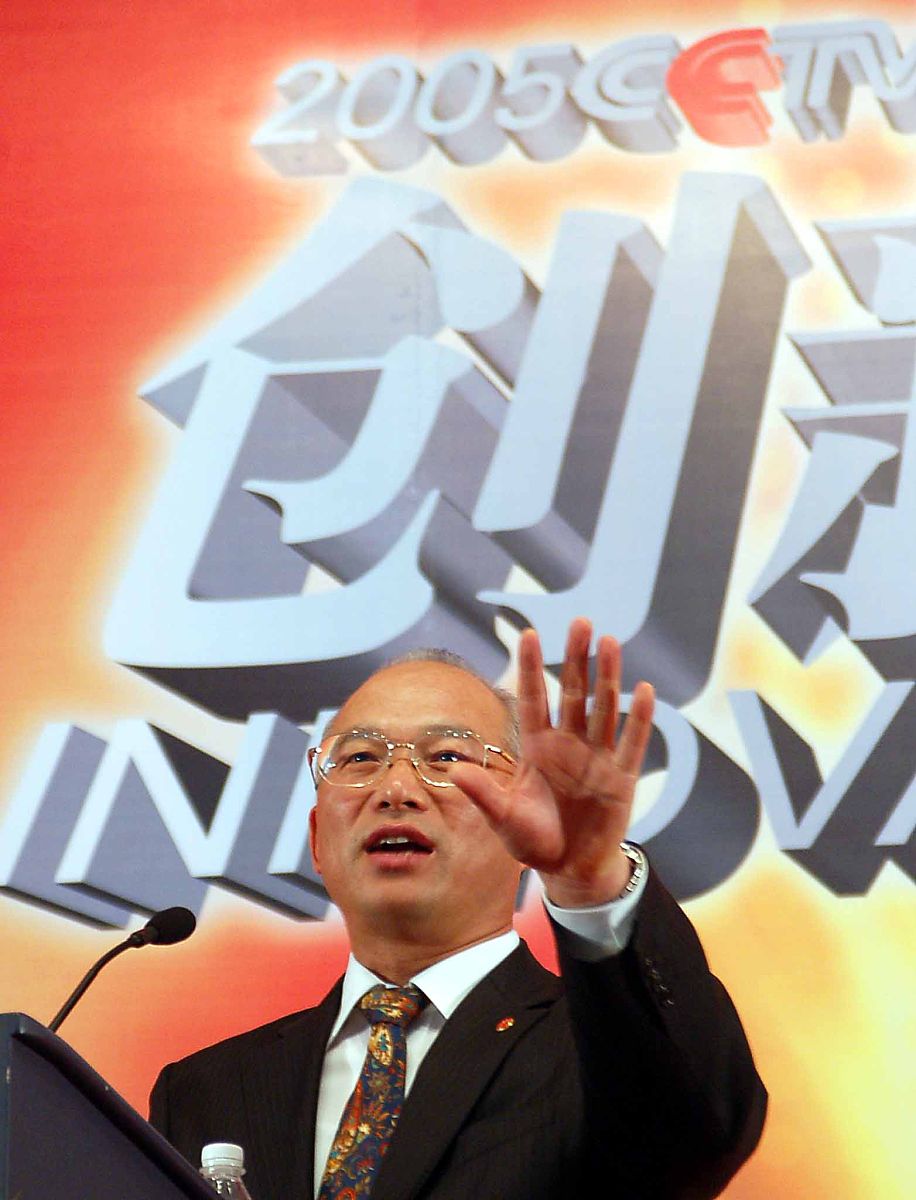 2005年12月6日,2005cctv中国经济年度人物评选创新论坛在北京清华大学