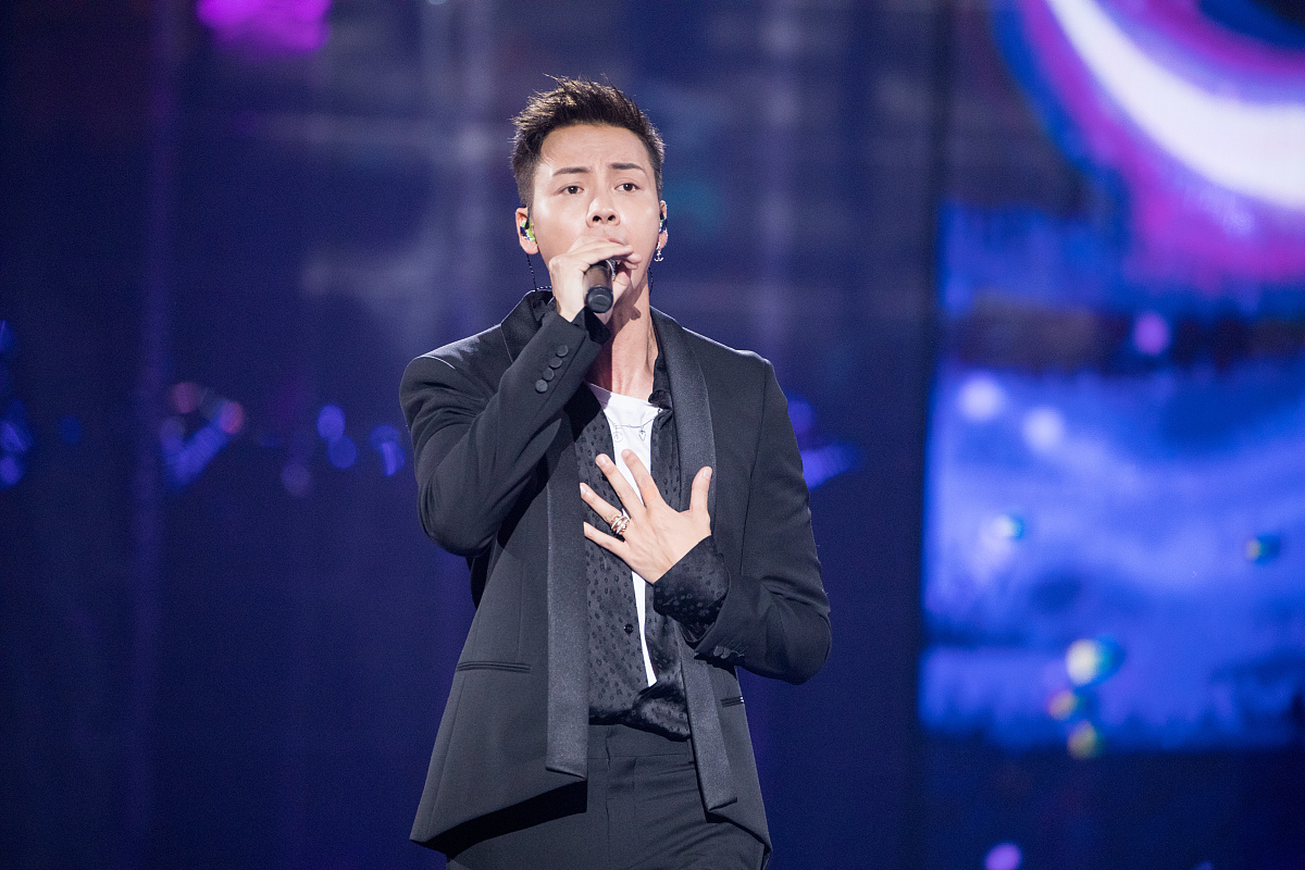 任苏成 - 中国歌手、演员和主持人