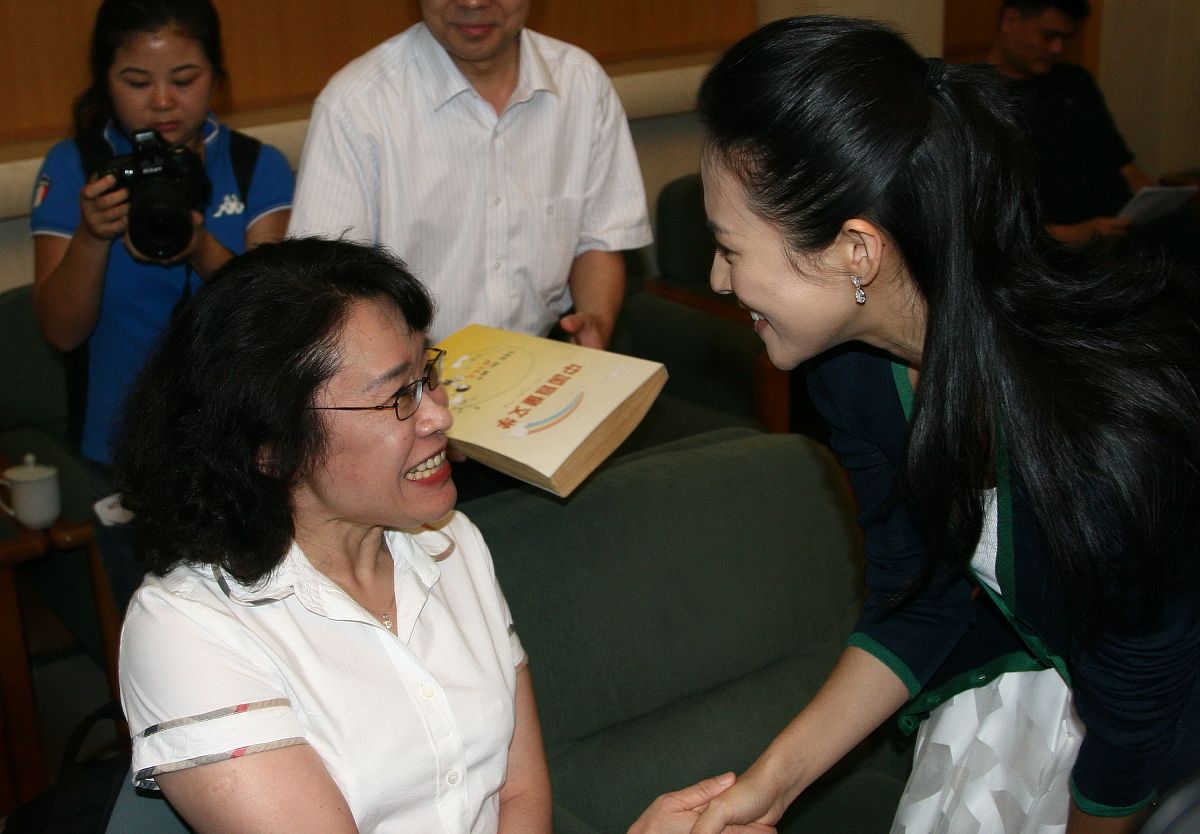 张桂梅：女性教育的榜样与推动者