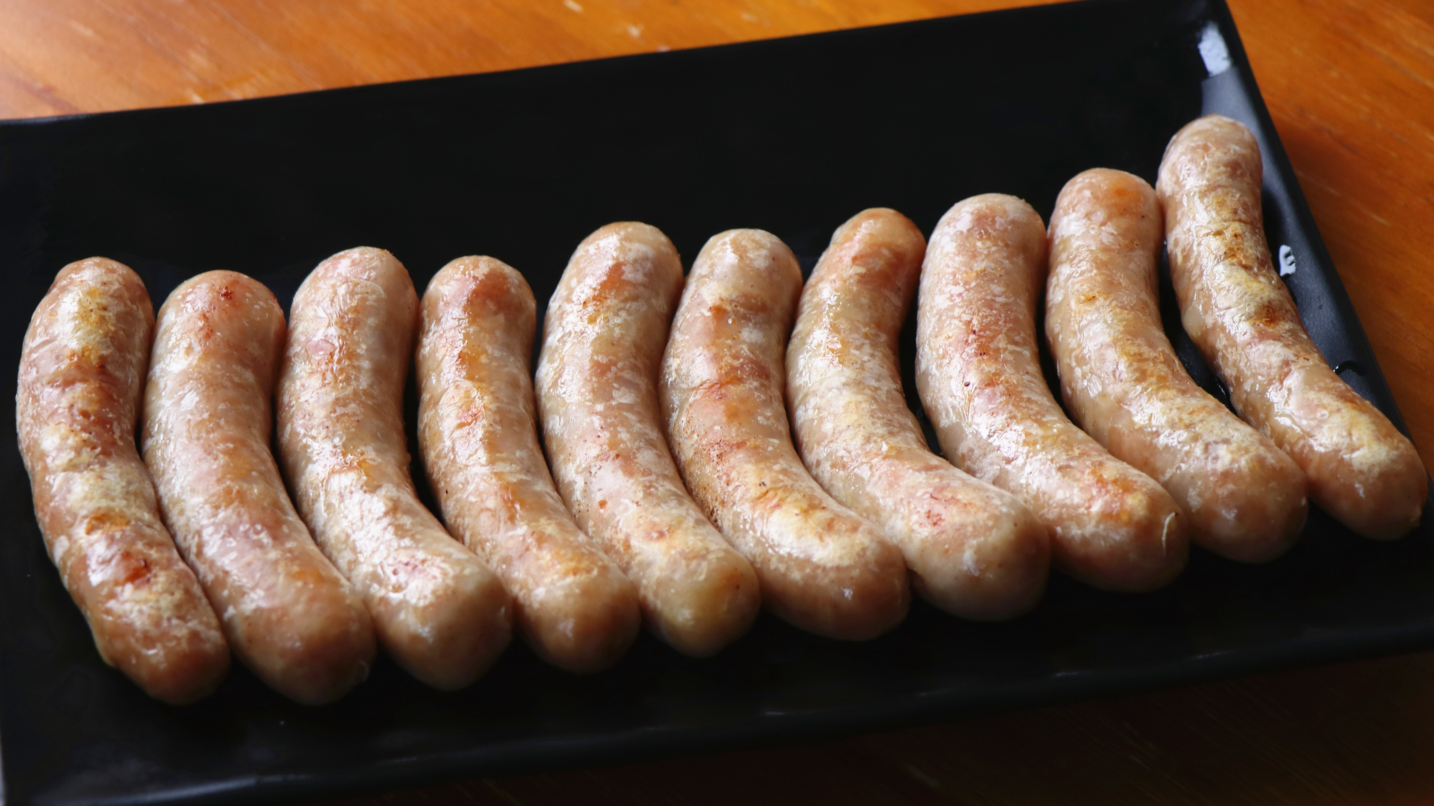 烤肠自己在家做,方法简单,好吃无添加,做一次吃一周