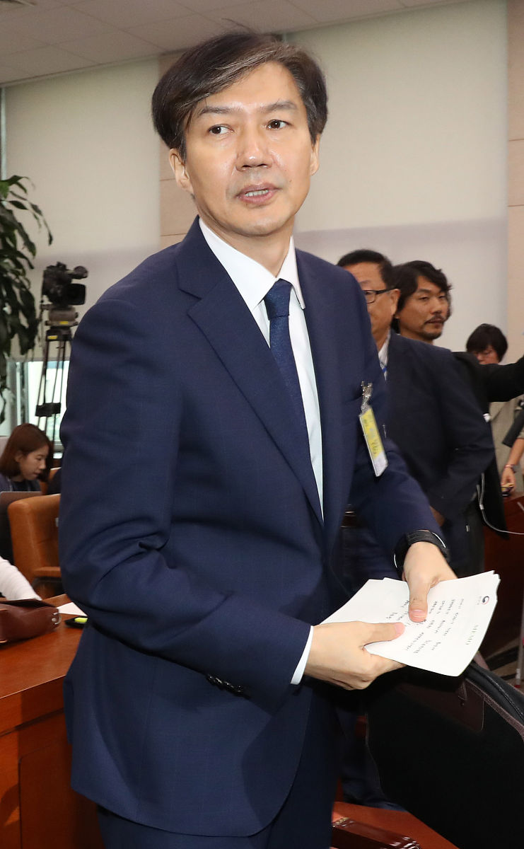 当地时间2019年9月6日,韩国首尔,法务部长候选人曹国出席国民大会听证
