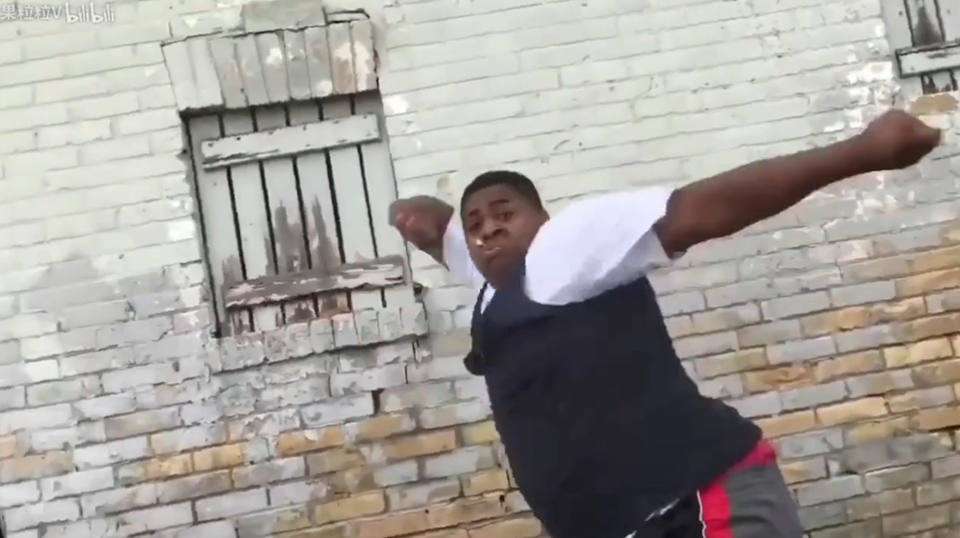 事实证明不出肉是不行的,会打架的胖子,轻松放倒肌肉男