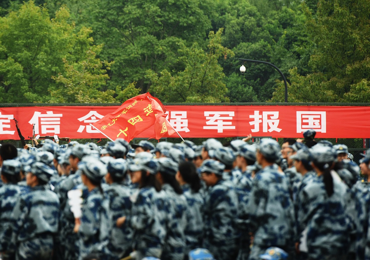 大学生参军利弊分析：机遇与挑战并存