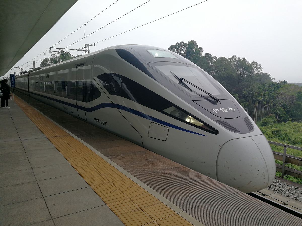 昆明高铁动车学校 昆明重点高铁学校招收初中毕业生吗