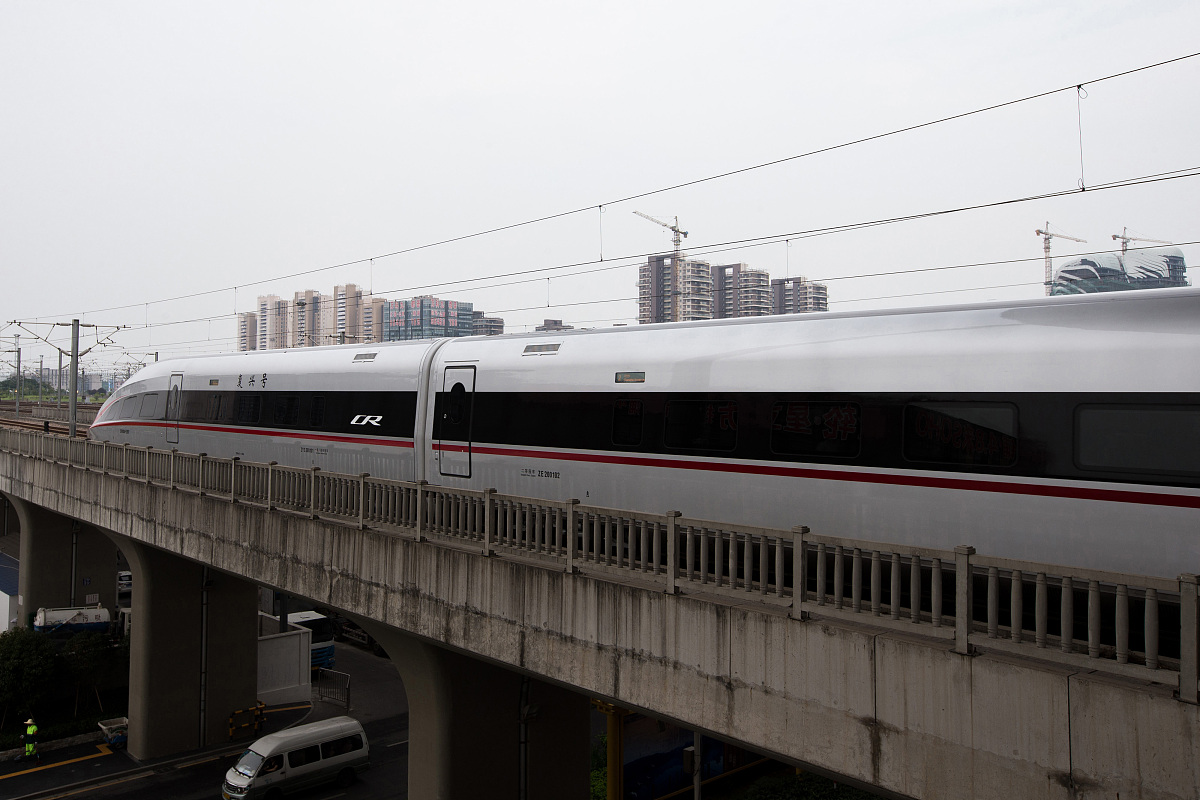 成都市高铁职业学校是不是与高铁局合作办学