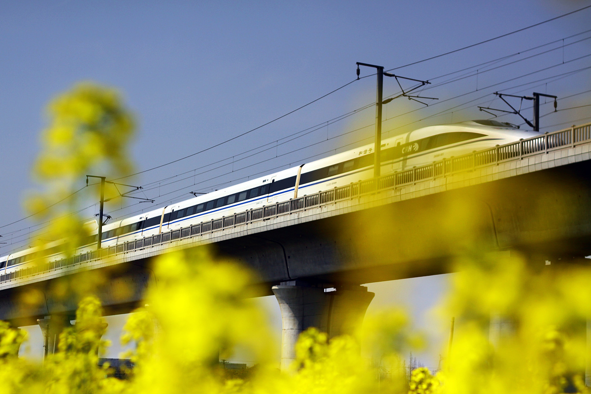 辽宁轨道交通职业学院五年制大专有高铁乘务专业吗？