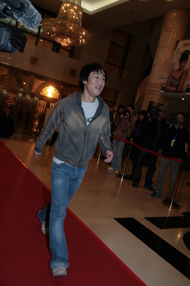 2007年 11月 27日 , 北京 , 古装 搞笑 音乐剧 《 奉旨 越狱 》 在 天