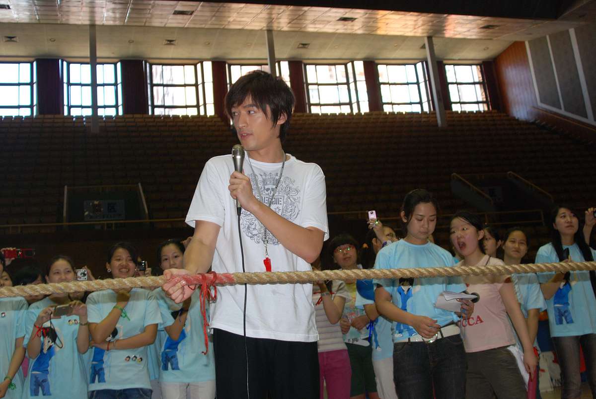 运动会加油稿：燃情赛场，超越自我