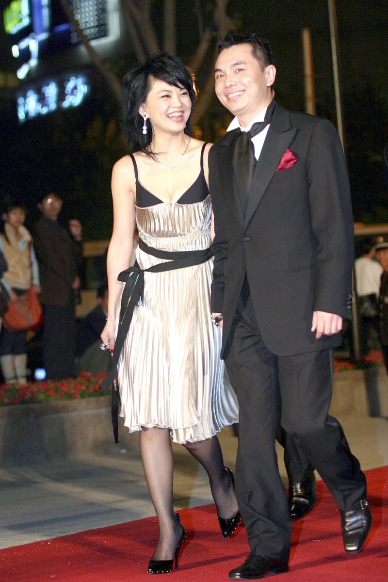 2006年11月21日,李湘博客承认和李厚霖离婚.+++_+++李湘,李厚霖,