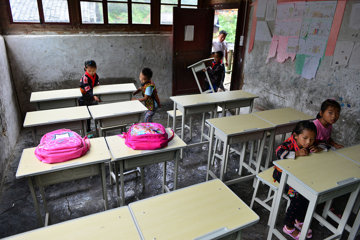 课桌桌面长106厘米：尺寸单位解析