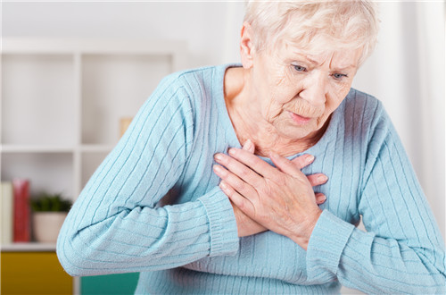 胸闷气短是什么原因引发的?这几种症状别忽视