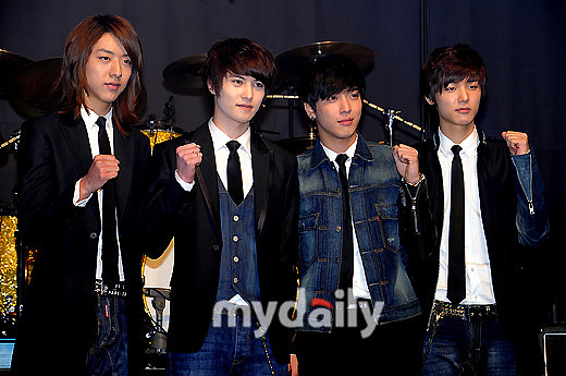 2012年3月26日,韩国音乐组合cnblue于上午在首尔举行了面向国内外媒体
