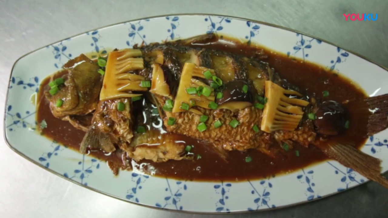 甘肃名菜红烧黄河大鲤鱼